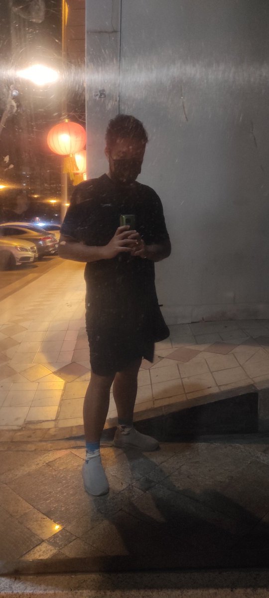 Eric_Manansala's tweet photo. Dahil ang tangkad at ang payat ko dito, pagbigyan niyo na. Nagkataon na nakatagpo ng self-esteem boosting mirror. Lol https://t.co/z4juRGs6pU
