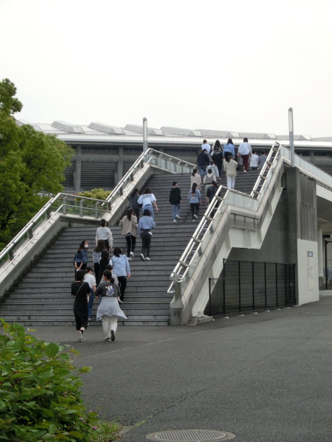 横浜実践看護専門学校 学校法人 岩崎学園
