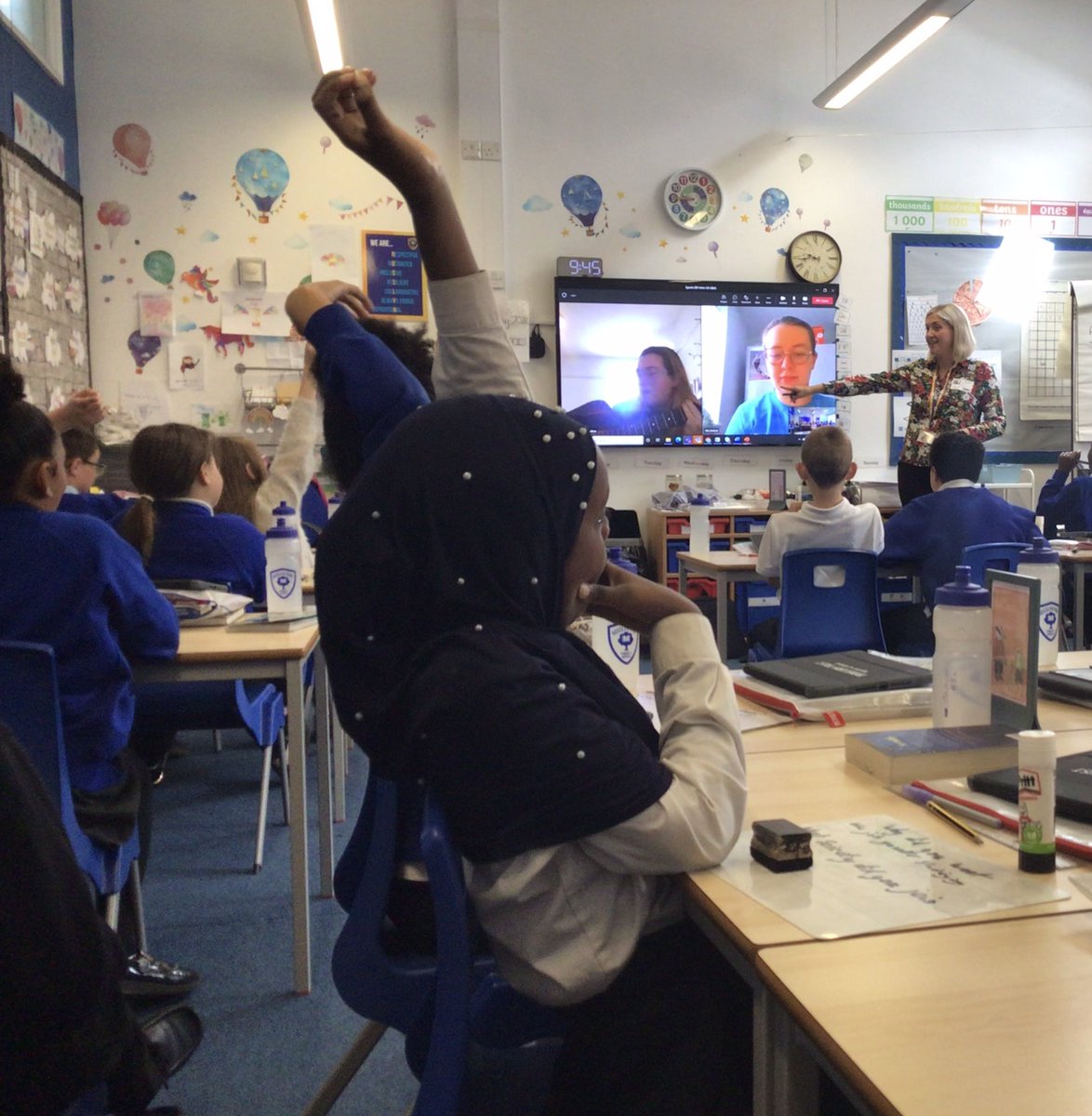 Rosslyn_Park's tweet photo. Year 4 are having a really exciting session with Alex from @UniofNottingham and two Nottingham University students telling us all about life at Uni and what we can learn there. We can’t wait to visit Nottingham University soon for our sports themed aspiration day! #aspirational https://t.co/l2m9E0FaKE