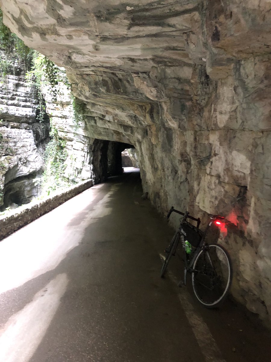 Aperta ieri la strada della #forradiTremosine a dir poco spettacolare. #lavorounapassione #cicloturismo #lakegarda 

bit.ly/2Xz5If3