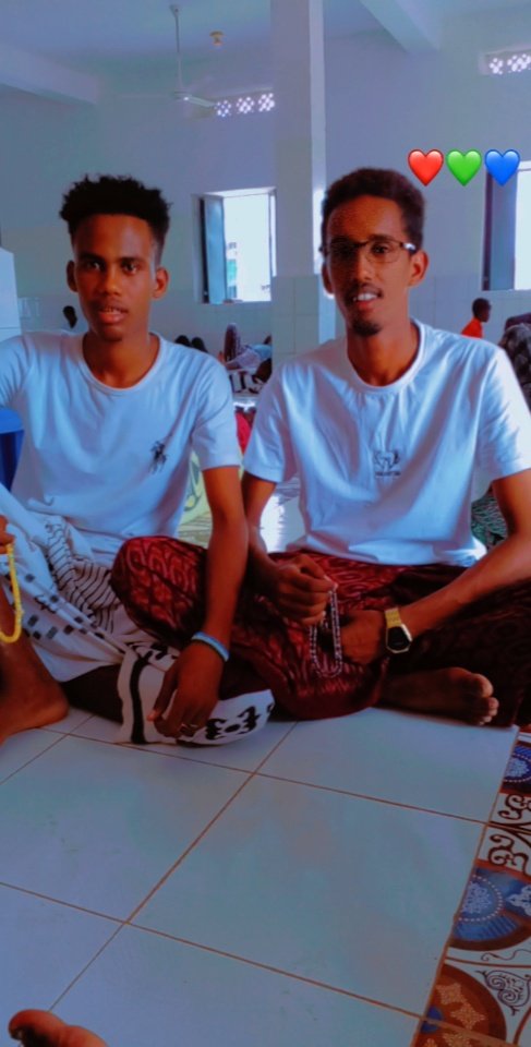 Marka aad salaadda isku toosisaan, goobaha khayrka isku raacdaan, wanaagga is fartaan, xumaha iska reebtaan, waa baahi diini ah oo aad isu buuxiseen.

Mohamett.