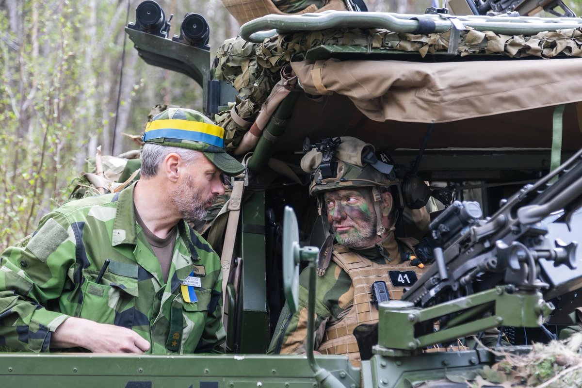 Øvelse Vildhussen samlet nærmere 1500 soldater i Sverige. Blant dem bidro multitroppen fra innsatsstyrke Rype i HV-12 for å kunne utveksle kunnskaper og erfaringer om blant annet stridsteknikk og taktikk. 🇸🇪🇳🇴#overaltalltid #hemvärnet #innsatsstyrke #Försvarsmakten #forsvaret