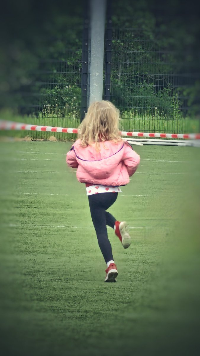 fobakesbadly's tweet photo. As they shouted her name in support,my little girl ran her heart out ❤️sports day is for everyone!
#inclusion #SEN #sportsday #globaldevelopmentdelay https://t.co/cwXw2lDbz3