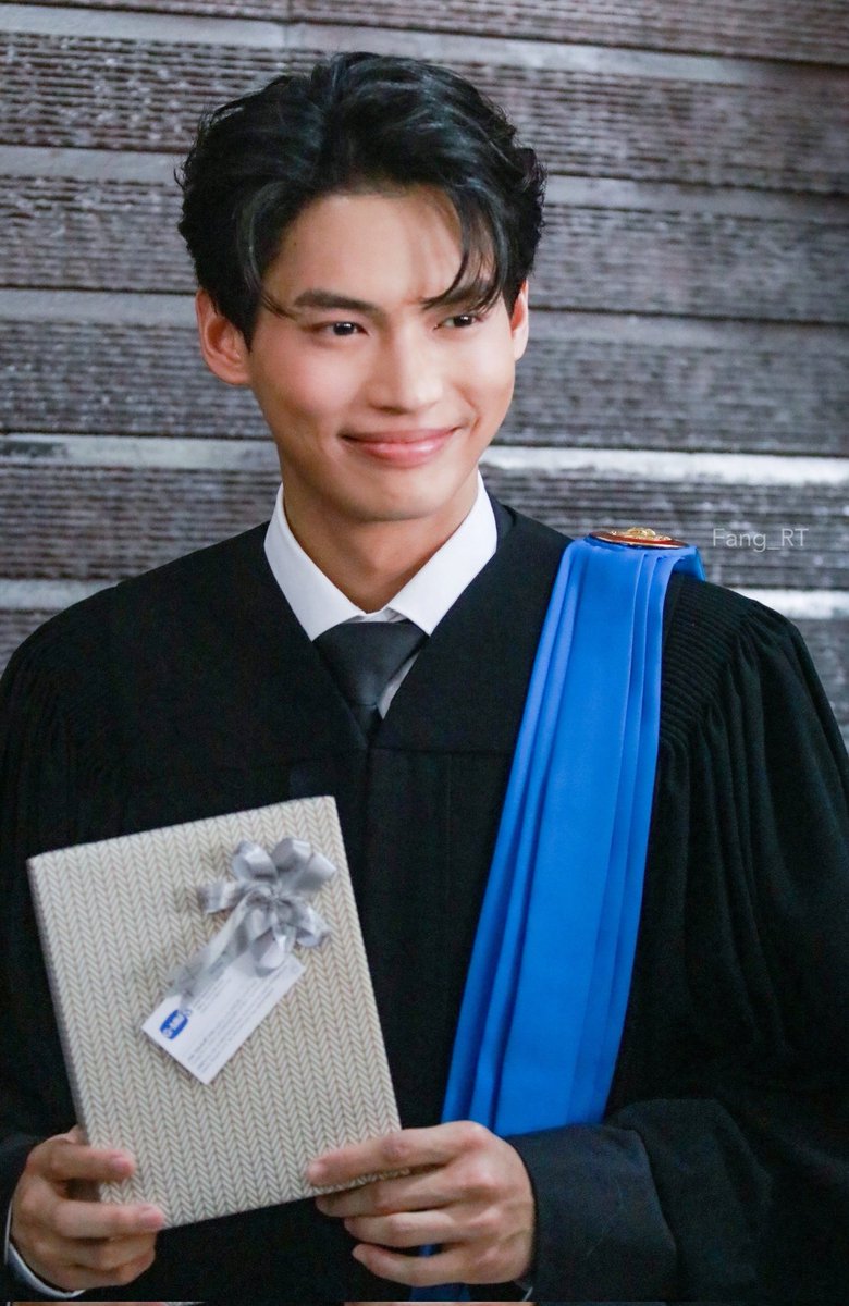 whipcxeam's tweet photo. Congratulations na kaa!🐰🤍
ประสบความสำเร็จอีกขั้นแล้วนะคะคนเก่ง ถึงจะไม่ได้ไปที่งานแต่ก็มาตามทวิตตลอดเลยนะ ต่อจากนี้ขอให้ประสบความสำเร็จในทุกๆเรื่อง ขอให้มีรอยยิ้มในทุกๆวัน วันไหนที่เศร้ามีพวกเราคอยเป็นกำลังใจให้ตลอดนะคะคนเก่ง🐰🤍
 #WINCongratsGradParty #winmetawin @winmetawin https://t.co/Q96qH1JAqc