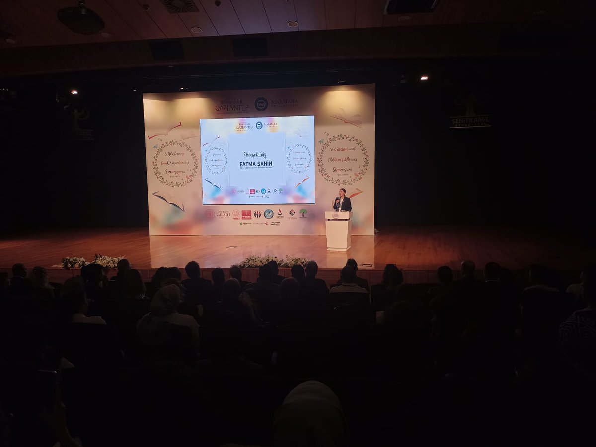 Childlibraries's tweet photo. 3.Uluslararası Çocuk Kütüphaneleri Sempozyumu  açılış konuşmaları ve ritim grubunun konseri ile başlamıştır.

#GaziantepBeld#FatmaSahin#gbbmuzeleri#asiyekakirman#cocukkutuphanelerisempozyumu https://t.co/C4u7indtaP