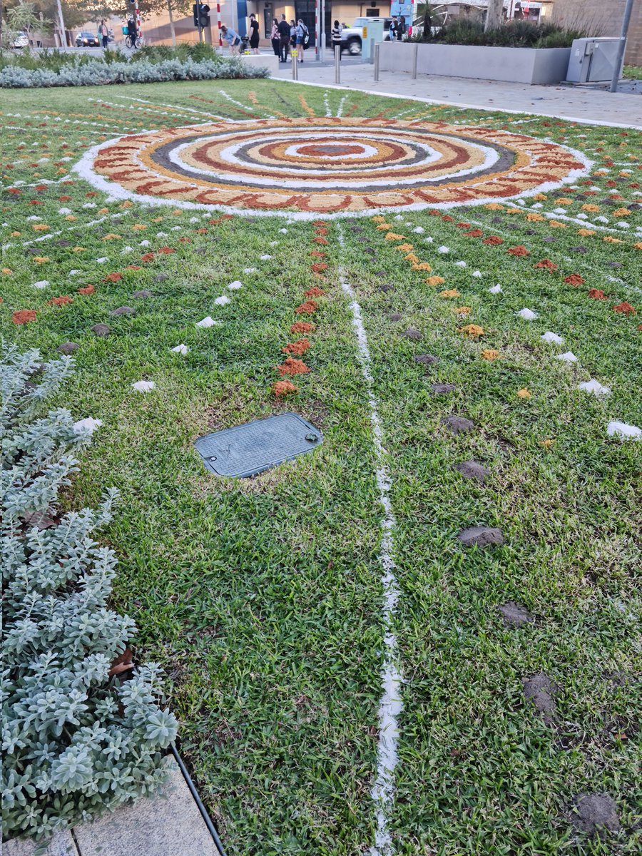 Beautiful aboriginal art randomly placed at musuem forecourts #perth #australia #rangoli