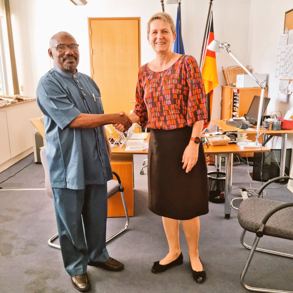 Leo Katibu Mkuu wa Chama cha Wananchi-CUF,  Mhe. Hamad Masoud Hamad amekutana na kufanya mazungumzo na Balozi wa Ujerumani nchini Tanzania, Bibi Regine Hess. Mazungumzo hayo yamefanyika katika Ofisi za Ubalozi wa Ujerumani nchini Tanzania, Umoja House, Dar-es-Salam.