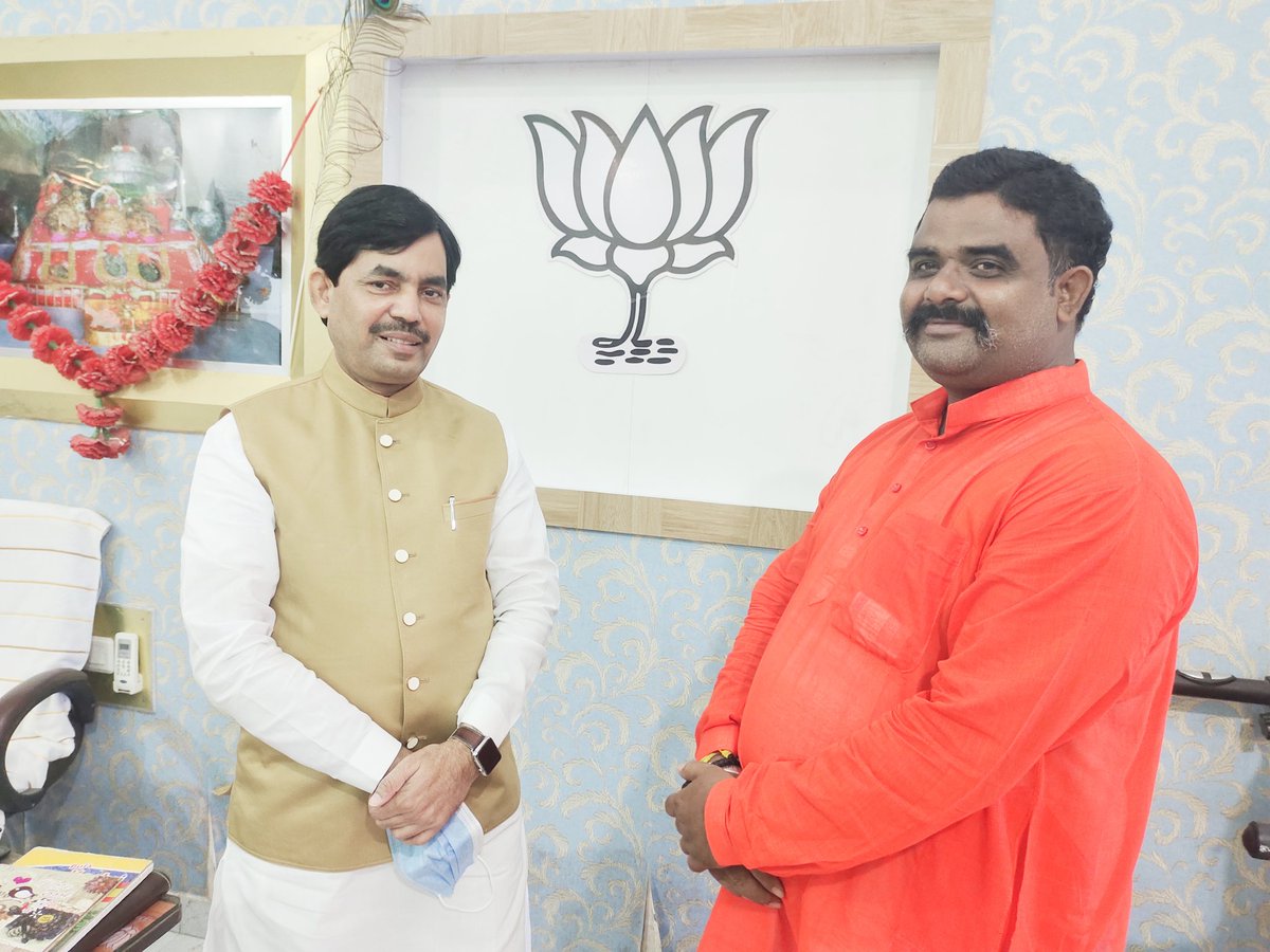 उधोग और औधोगिक निवेश का जो सकारात्मक माहौल सुबे बिहार में पनपना शुरू हुआ है, उसके लिए बिहार सरकार के उधोग मंत्री श्री <a href="/ShahnawazBJP/">Syed Shahnawaz Hussain</a> जी ने अथक परिश्रम किया है। महज 1 वर्ष की अवधी में उधोग और औधोगिकरण की संभावनाओं पर चर्चा का एक अभूतपुर्व माहौल बना है । प्रगति पथ पर अग्रसर #बिहार