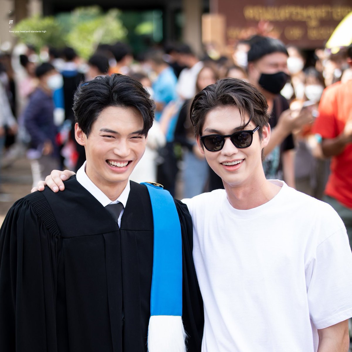 ความสุขมันล้น😭 แจก100 / 2คน
 
 รีทวิต เท่านั้น!!!!!

**เฉพาะฟลว.

#ไบร์ทวิน
#WinGraduationDay
#bbrightvc #winmetawin