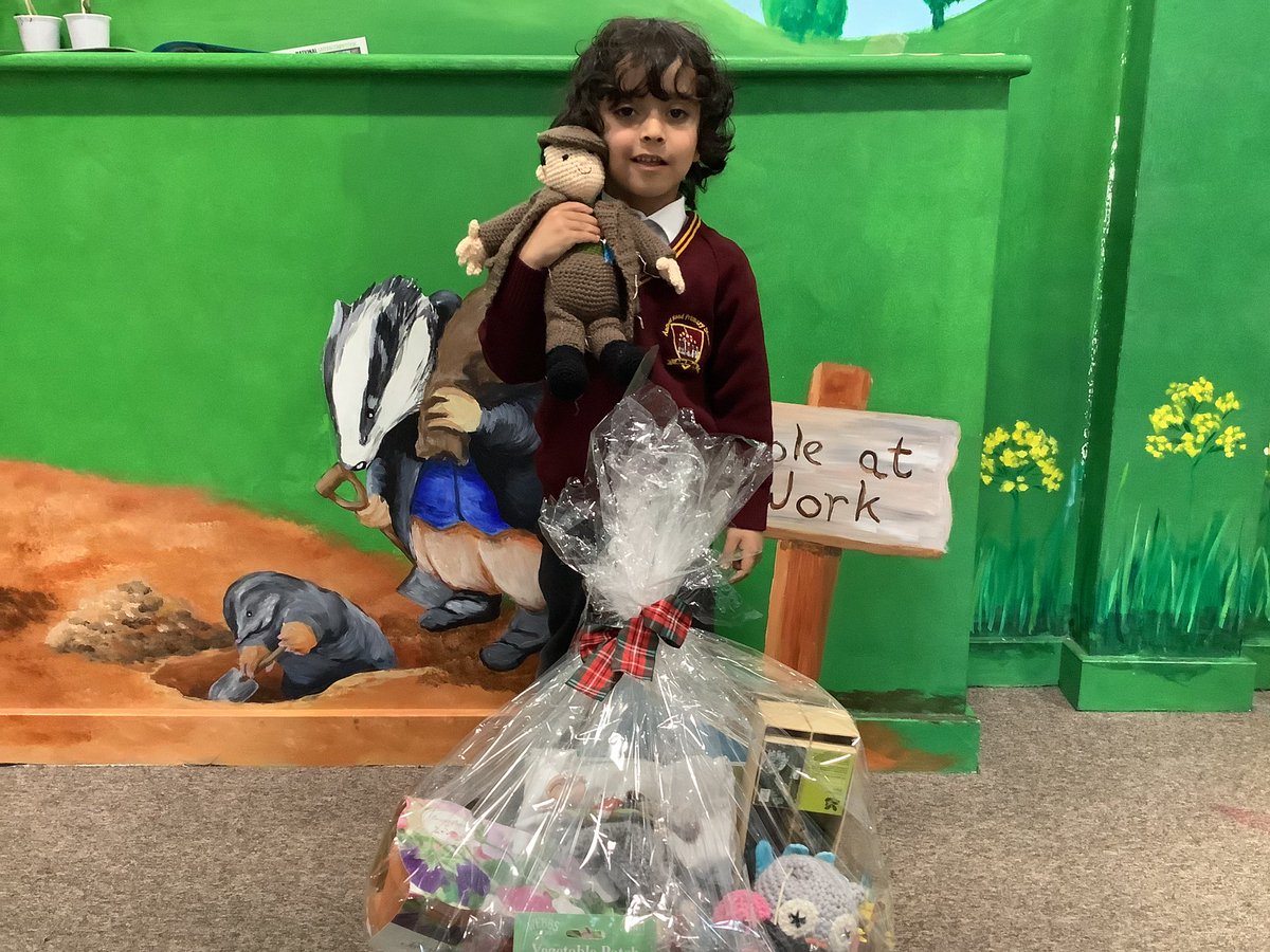AnfieldRoadY1's tweet photo. Congratulations to Zein from Far Far Away who won our Percy the Park Keeper raffle! Have fun reading all of those great stories. Thank you to all of our families for your support in buying raffle tickets. #workingtogether #supportingschool https://t.co/gFdPHF2Ake