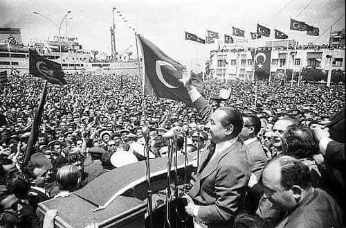 Demokrasi tarihimizin en acı, en üzücü ve en karanlık günlerinden biri olan 27 Mayıs Darbesi’nin yıldönümünde, merhum Başbakanımız Adnan Menderes ile dava arkadaşları Hasan Polatkan ve Fatin Rüştü Zorlu’yu rahmetle yâd ediyorum.