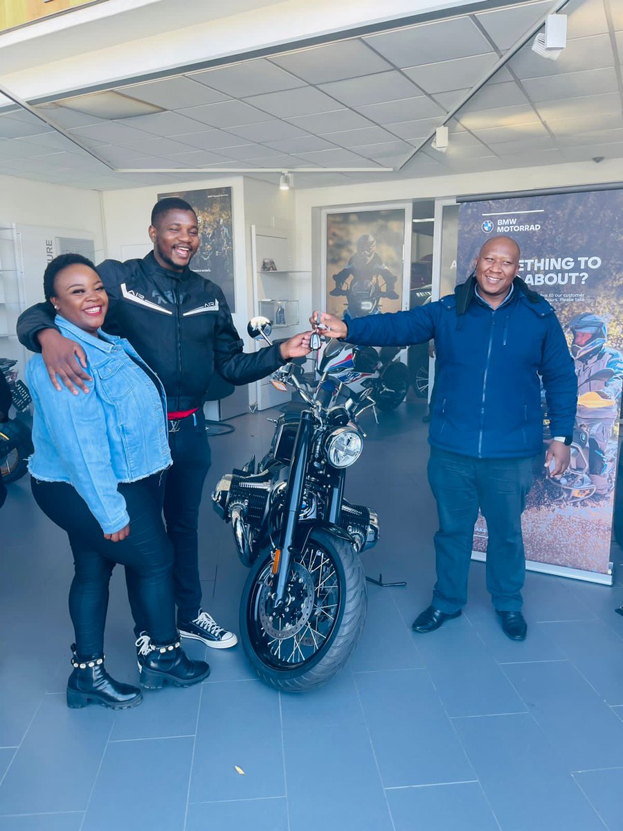 MotorradPLK's tweet photo. Congratulations Mr. Musa Rikhotso on taking delivery of your new BMW R18 bike. Thank you for choosing BMW Motorrad Polokwane. We wish you many safe and happy rides on your bike. 

#MakeLifeARide #MotorradMontana 
#MotorradSA 
#LegacyMotorGroup  
#R18 https://t.co/BhLz8EO7Zb