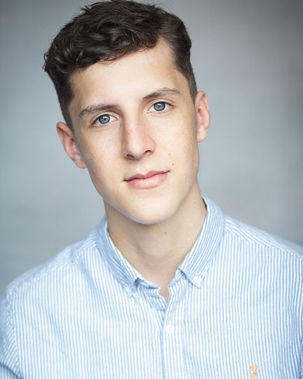 IconActors's tweet image. HAPPY FRIDAY!! and a MASSIVE Congratulations to @JayOlpin and the rest of the @magicgoeswrong touring company as they bow out this week after an incredible run. We are so proud of you Jay!

#Icon #Actors #MagicGoesWrong #UKTour #PHA