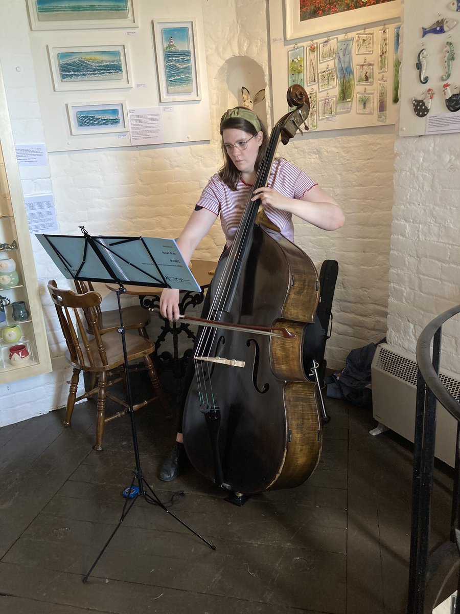 And this is the photo we meant to tweet! Amazing bass playing Jess! frintonfestival.com/concerts/2022/…