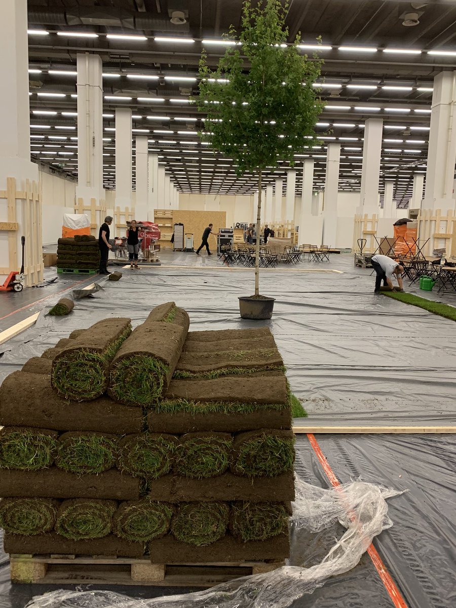 We’re even laying real grass for you. Get ready to relax in our Central Park here at #IMEX22
