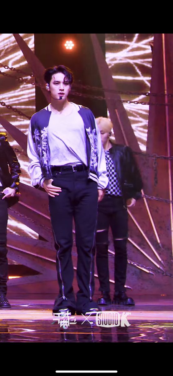 soongyu's tweet image. soongyu HOT Music Bank focus fancam

220527 

Hoshi: youtu.be/_wBUihvZpF8
Mingyu: youtu.be/kP1LSdQI_Ac

 #호시 #민규 #HOSHI #MINGYU #규순 #soongyu