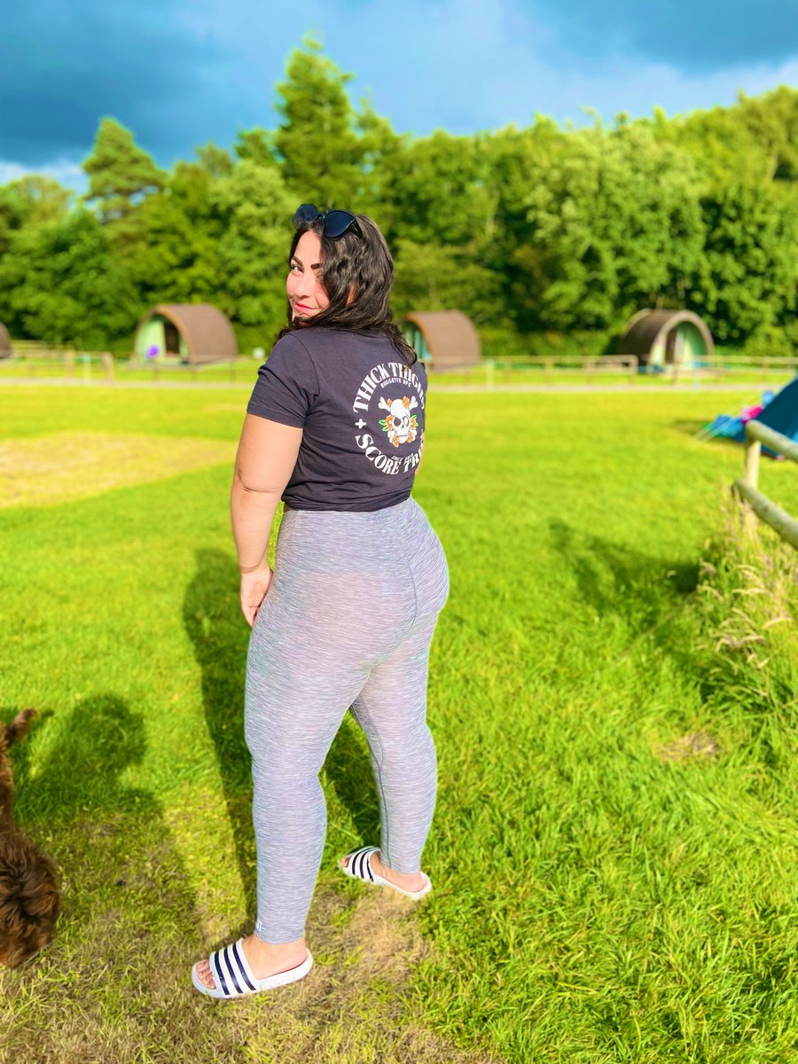 “Thick thighs score tries” 🏉😍🔥 This is still my favourite rugby shirt 👌🏽 As someone who has always been teased about her “tree trunk legs” (thanks lads in school) this hits different 👏🏼 Rugby is a sport for everyBODY, and I love it 😍
