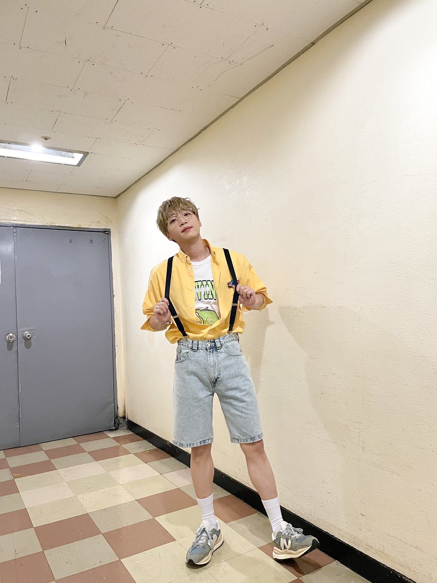 jeongsewoon_twt's tweet photo. [#정세운]
2022.05.27 KBS2 #뮤직뱅크
Roller Coaster 운행 완료🎢

평화로운 뮤뱅랜드에
상큼발랄 포슬 병아리의 등장이라 🐥
세운이 하늘로 날아가지 않게 
멜빵으로 꽉 잡아 ⭐️💕

#JEONGSEWOON
#Where_is_my_Garden
#RollerCoaster #롤러코스터 https://t.co/8lij5OTs8P