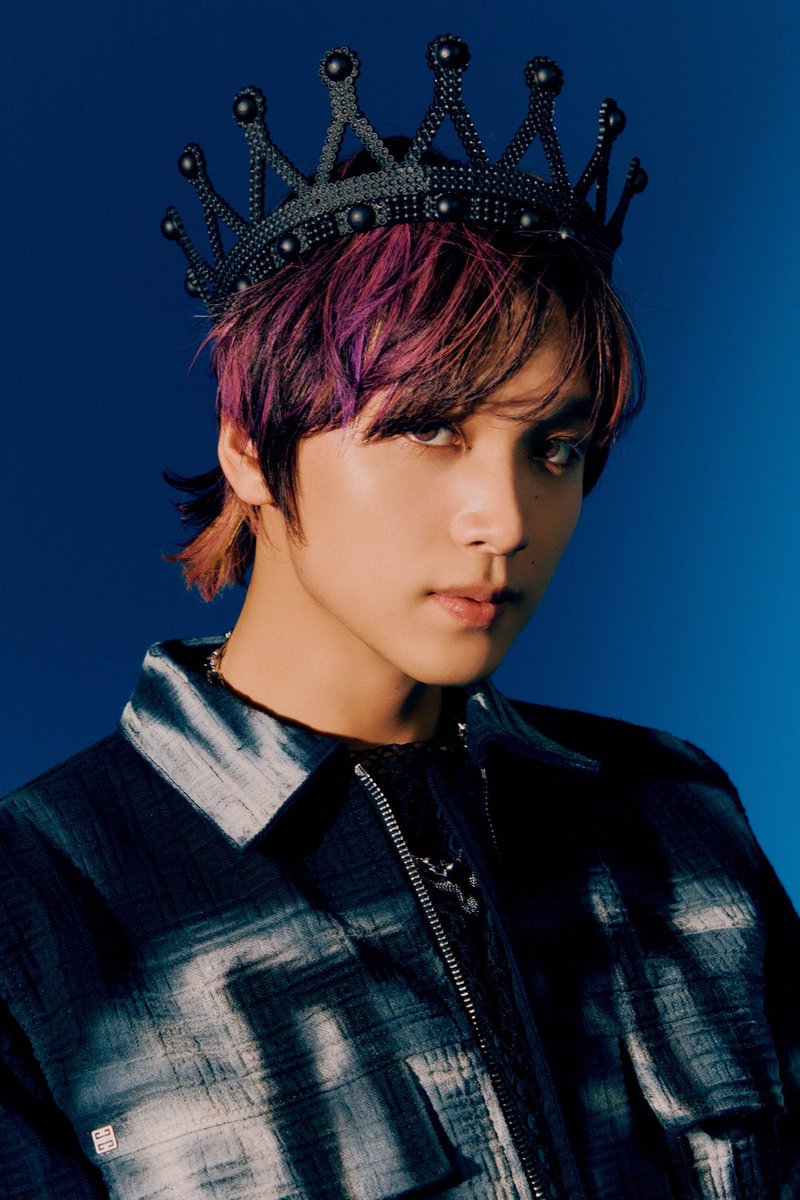 the hair ??? crown ?? the man himself ??? now my fave haechan pic