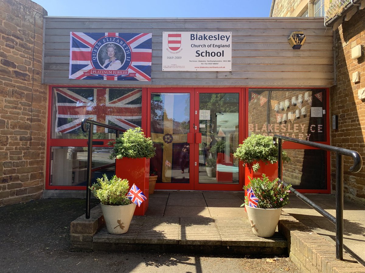 Blakesley_CE's tweet photo. Starting to celebrate.#jubilee https://t.co/oAaKaC9vUx