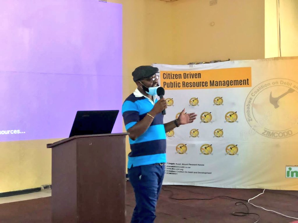 The_BigConvo's tweet photo. "There is a hidden link between #Corruption & the lack of Gender Responsive Service Delivery in our local authorities" - @matikiti gives an outline of the state of GRSD in Local Authorities & its implications on #GenderedCorruption.
@visetinfo @ZIMCODD1 @imswedishzim @samwadzai https://t.co/SmmRbl7gBe