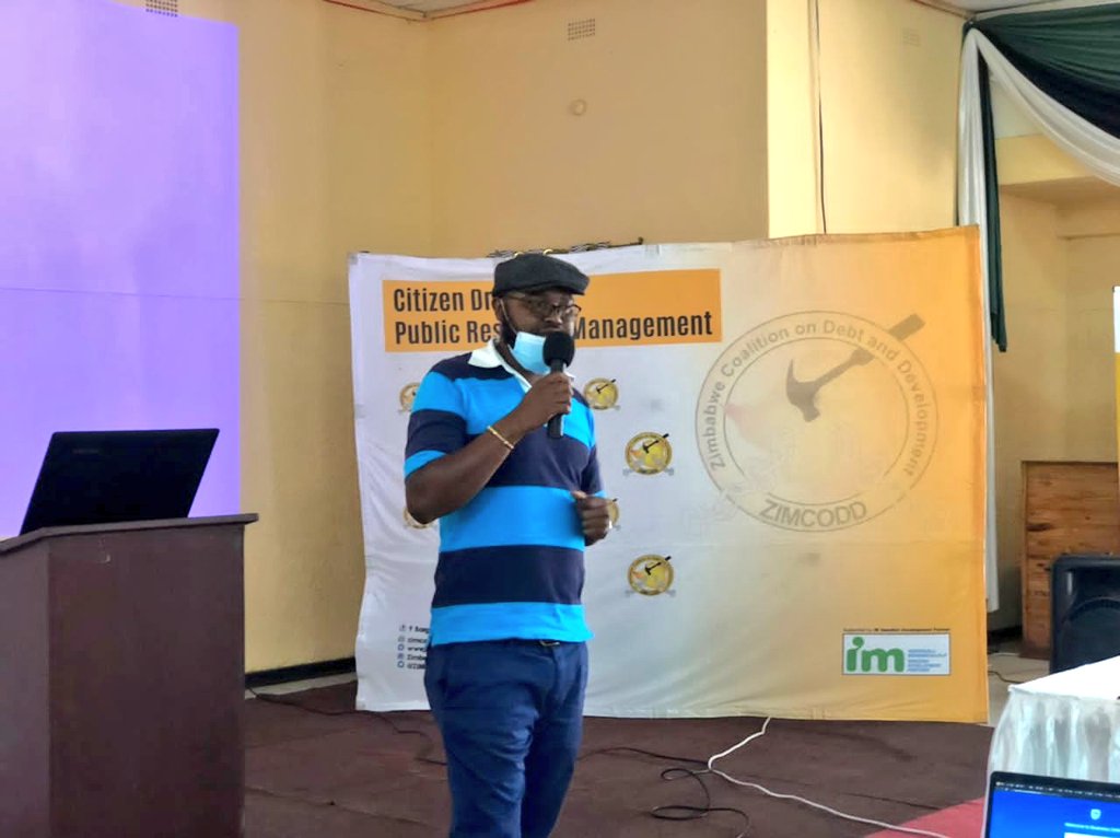 The_BigConvo's tweet photo. "There is a hidden link between #Corruption & the lack of Gender Responsive Service Delivery in our local authorities" - @matikiti gives an outline of the state of GRSD in Local Authorities & its implications on #GenderedCorruption.
@visetinfo @ZIMCODD1 @imswedishzim @samwadzai https://t.co/SmmRbl7gBe