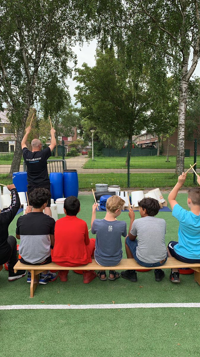 ZaanZomerschool's tweet photo. Voor de Zaanse Zomerschool (18 juli t/m 5  augustus( zoek ik nog 1 a 2 leerkrachten  of lio-stagiaires voor groep 6 en 7! Wie durft dit aan? En bezorg jezelf een top zomer!Mail me: info@zaansezomerschool.nl https://t.co/ri7YiwZ2HG