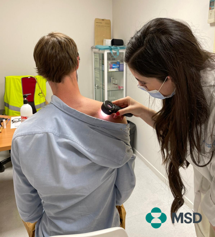 MSDEspana's tweet photo. En #MSDEspaña tenemos un #compromiso con la #salud y el bienestar de nuestros empleados. En el Día Mundial del Melanoma, #cadalunarmerecetumirada. Nosotros ya nos los hemos revisado. Visita a tu médico para prevenir y hacer un diagnóstico precoz.
#DíaMundialdelMelanoma #Oncología https://t.co/e9MGcuwo2y