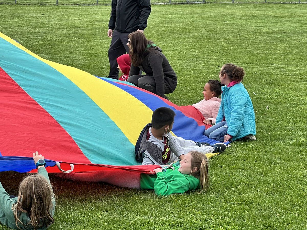 msginelles2nd's tweet photo. Our first field day at Slatterly Park in 3 years part 3… the weather didn’t dampen the fun! Our Lincoln families are the best and made this happen! #feelthejoy #feelthefun #feeltheexcitemen https://t.co/XWbTA19YwD