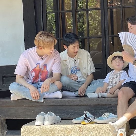 renminions's tweet photo. renjun and jaemin being the only child in their family… going to the return of superman… play with kid.. we are going to get bubbly reactions from them.. i’m so excited that i cried https://t.co/F97cEqloY4