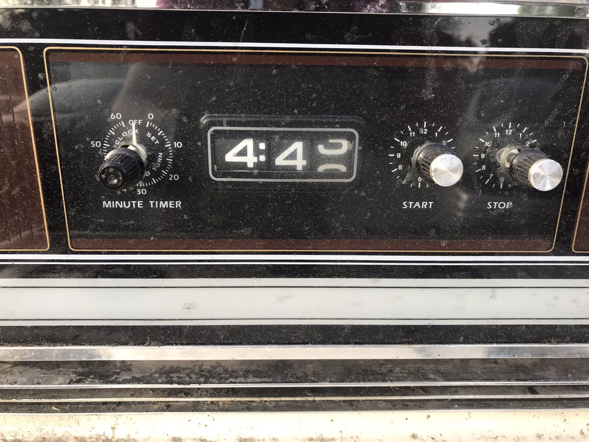 GimmeBuilds's tweet image. Found this old gas range on the curb. Going to pull this clock and see if still runs. If it does, I’m going to make a new desktop enclosure for it. #BuildingStuff and #Making