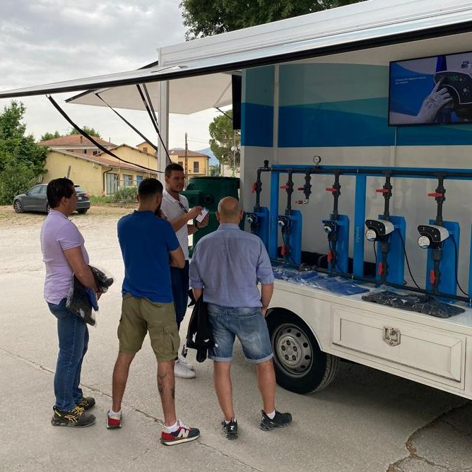 XylemItalia's tweet photo. Continua il giro d'Italia del nostro Xylem Tour che questa settimana era in Umbria: molti i clienti presenti e totale l’impegno del team nelle dimostrazioni di funzionamento dei prodotti #Lowara installati sul nostro Van! Un grandissimo grazie a tutti!

#LetsSolvewater https://t.co/UecUVnMByg