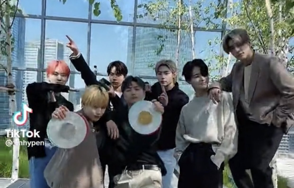 jasuke on Twitter: "just #JAKE being the tallest member of enhypen ð