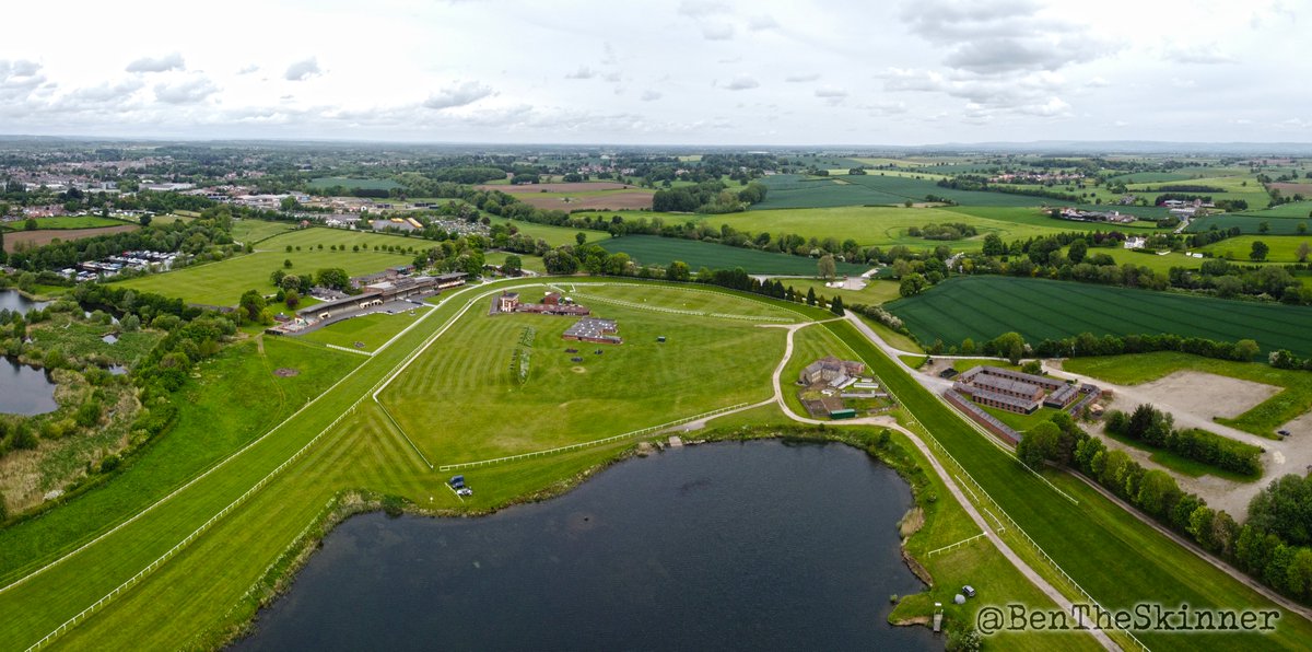 BenTheSkinner's tweet photo. Ripon Racecourse, North Yorkshire, May '22. https://t.co/9RdPI7sMnY