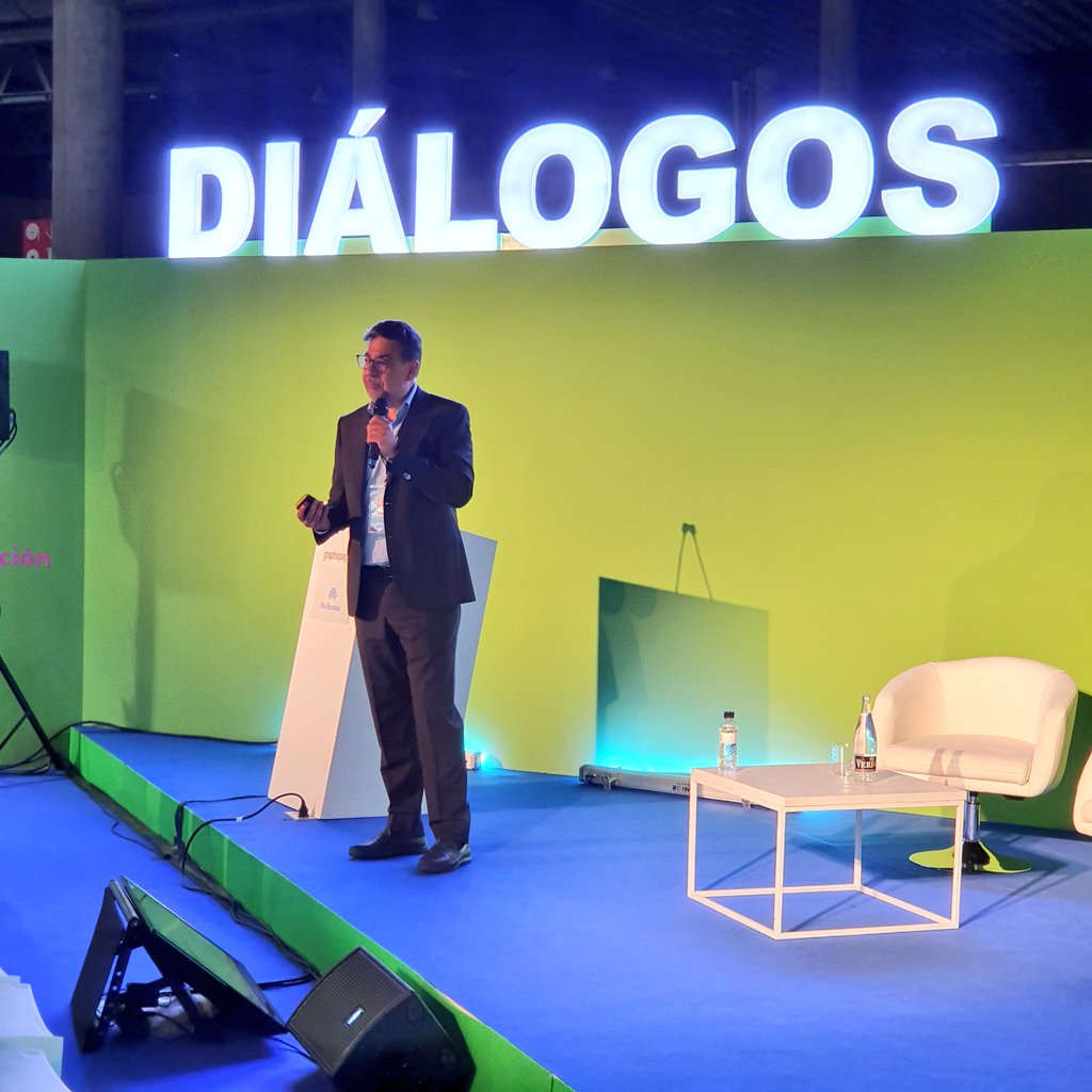 graphispag's tweet photo. 🗣En esta presentación, @luisvirgos de @fujifilm_es revisa las oportunidades de desarrollo de negocio que el impresor gráfico puede ofrecer a sus clientes.
#Graphispag22 #Diálogos https://t.co/mH9Lp8fiMd