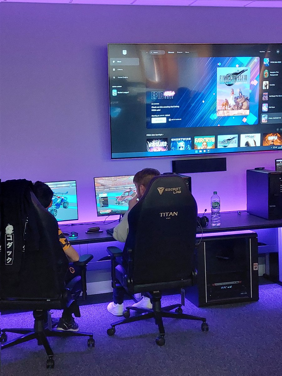 ProfCSchofield's tweet image. Excited to be showing @WolvesEsports @Wolves around our incredible industry standard high spec @wlv_soa #ScreeSchool #esports #Wolverhampton #employability #creative 📽