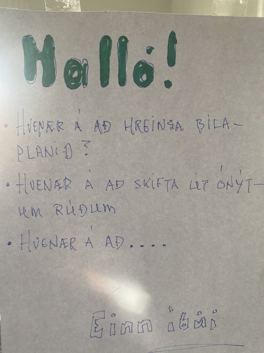 Indriði í blokkinni var að skrifa bréf. Það þarf að fara að skifta um rúður fljótlega..