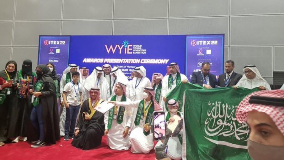 We11Al's tweet photo. اليوم حققت الجائزة الخاصه لافضل اختراع وميدالية ذهبيه على مستوى العالم في #ايتكس_٢٠٢٢ وابارك لكل المنتخب السعودي والوطن على هذه الانجازات 🇸🇦🇸🇦🇸🇦🇸🇦 https://t.co/DpTc4XIdZY
