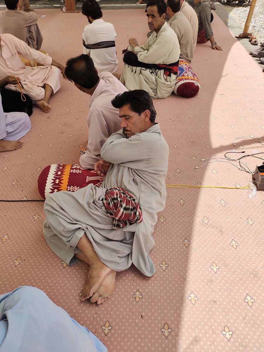 bloch_sjad's tweet photo. یہ باپ پچھلے ایک ماہ سے اپنے بیٹے کے لیے انصاف کی تلاش میں ہے. کیا اسکو انصاف ملے گا؟
#panjgurdarna
#JustuceForDadJanInayat https://t.co/ovtjBofC4F