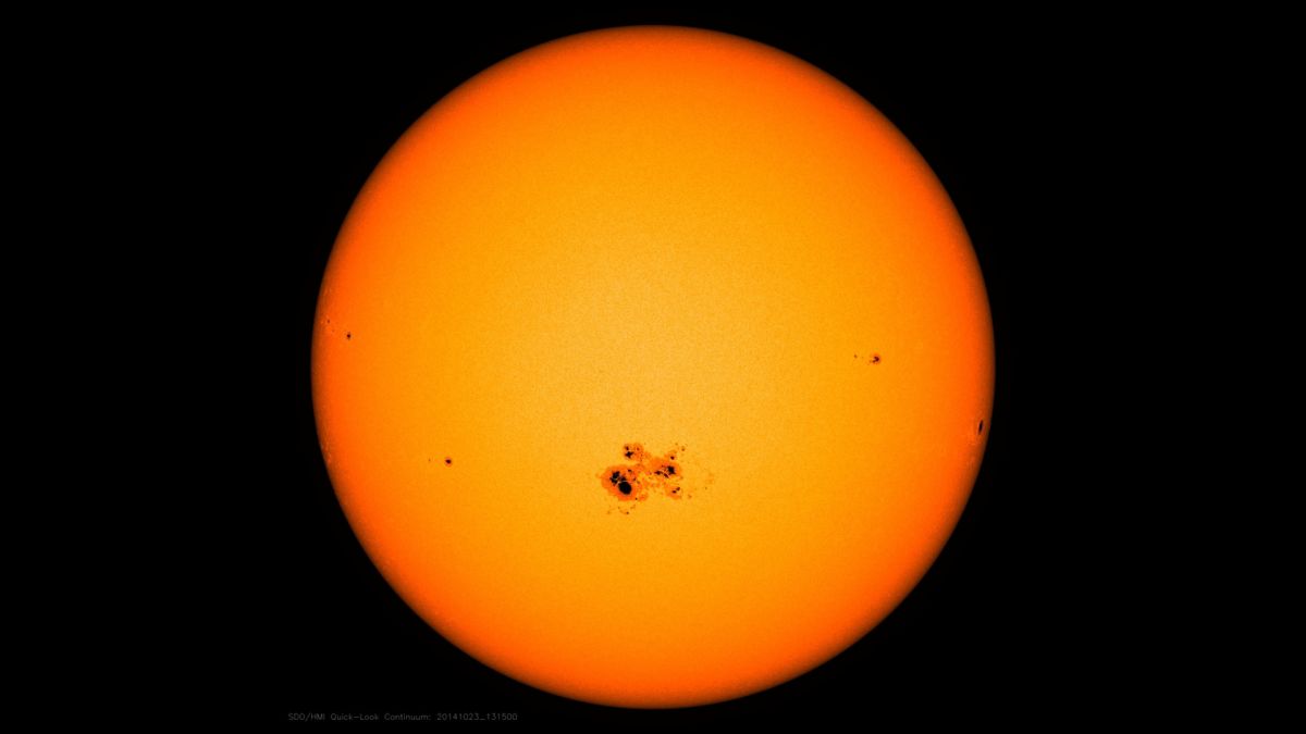 SPACEdotcom's tweet photo. Sunspots: What are they, and why do they occur? https://t.co/RXvra5jz2Z https://t.co/ChSJJLMZmM
