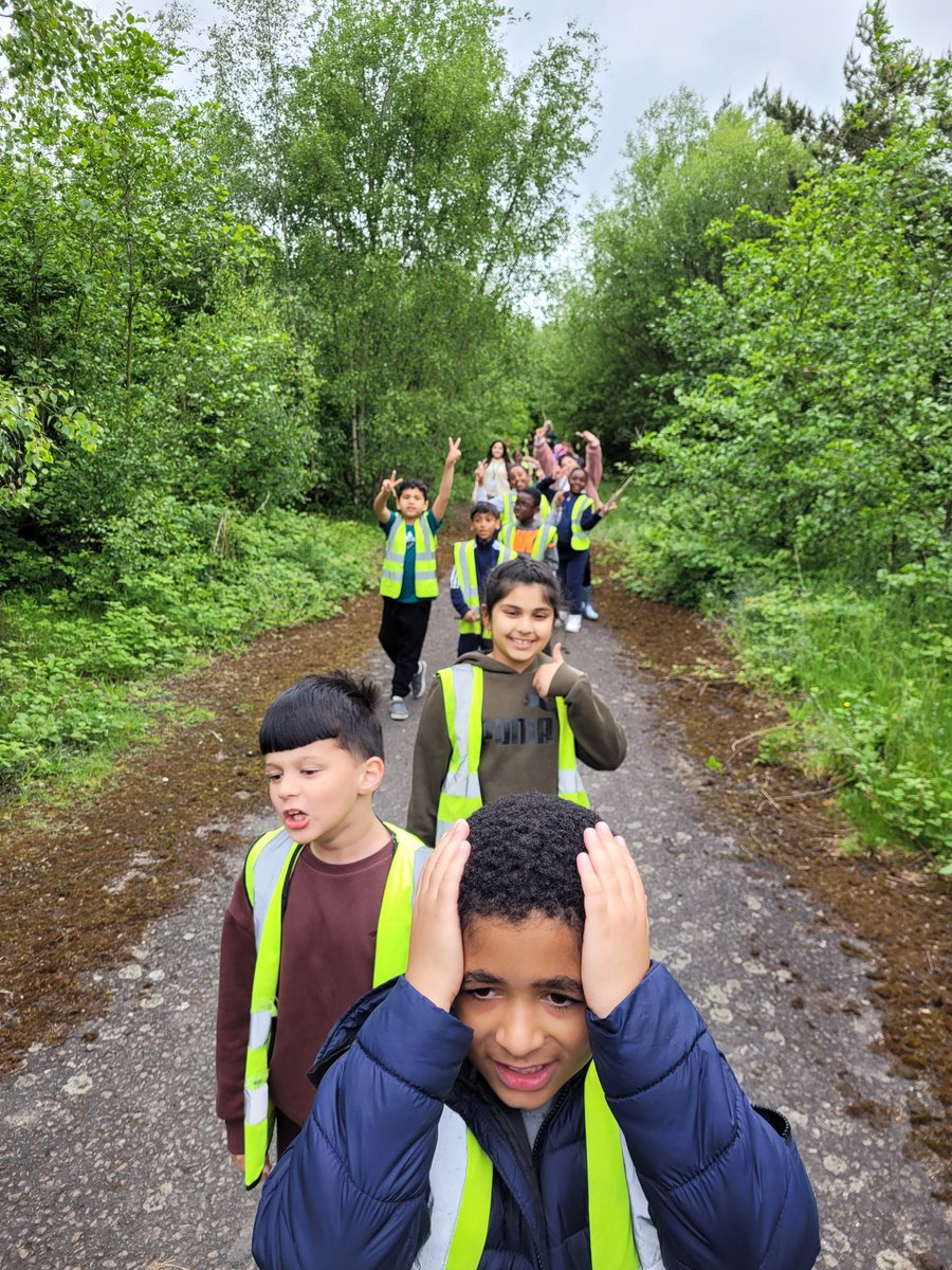 Nyasha_Montaque's tweet photo. Lovely day @TheBrigHouse. Geography, art and nature bookmarks! @claire_peart https://t.co/6urBC55dML