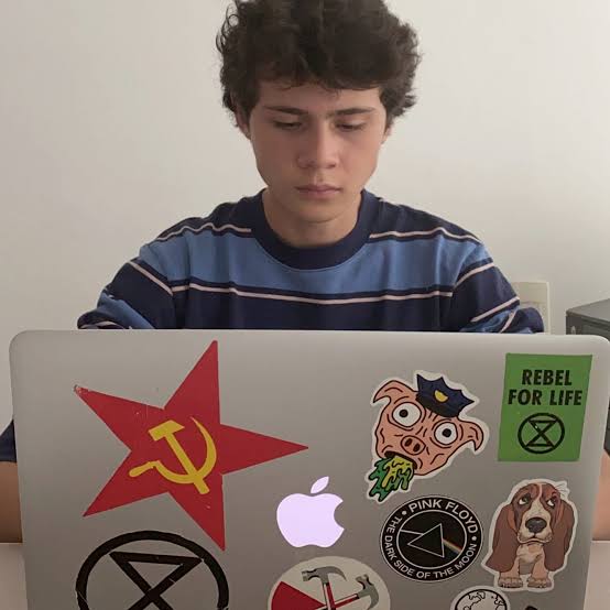 DrTr00per's tweet image. Soy un fan del capitalismo cada que  mercantiliza al socialismo/comunismo y se lo vende a los idiotas mas útiles y tercos.

#TwitterForIPhone