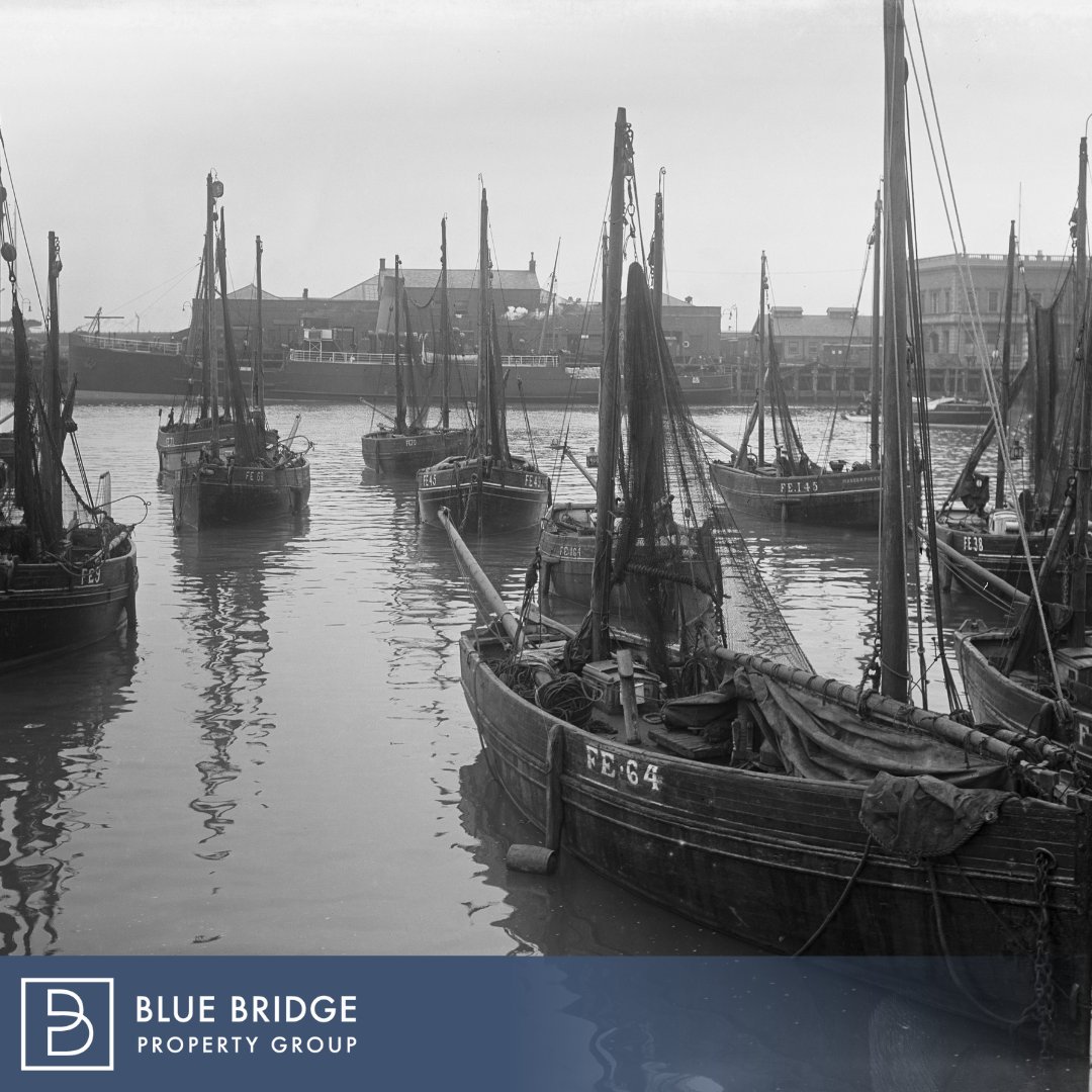 BlueBridge24's tweet photo. #DidYouKnow #Folkestone was an important port in the WW1 and you can still walk the route soldiers would have taken to reach their boats before going to war. If you want to explore the area, our properties are the perfect base! https://t.co/icJc6D5Peq #FolkestoneHistory #WW1 https://t.co/j7mITSjmIE