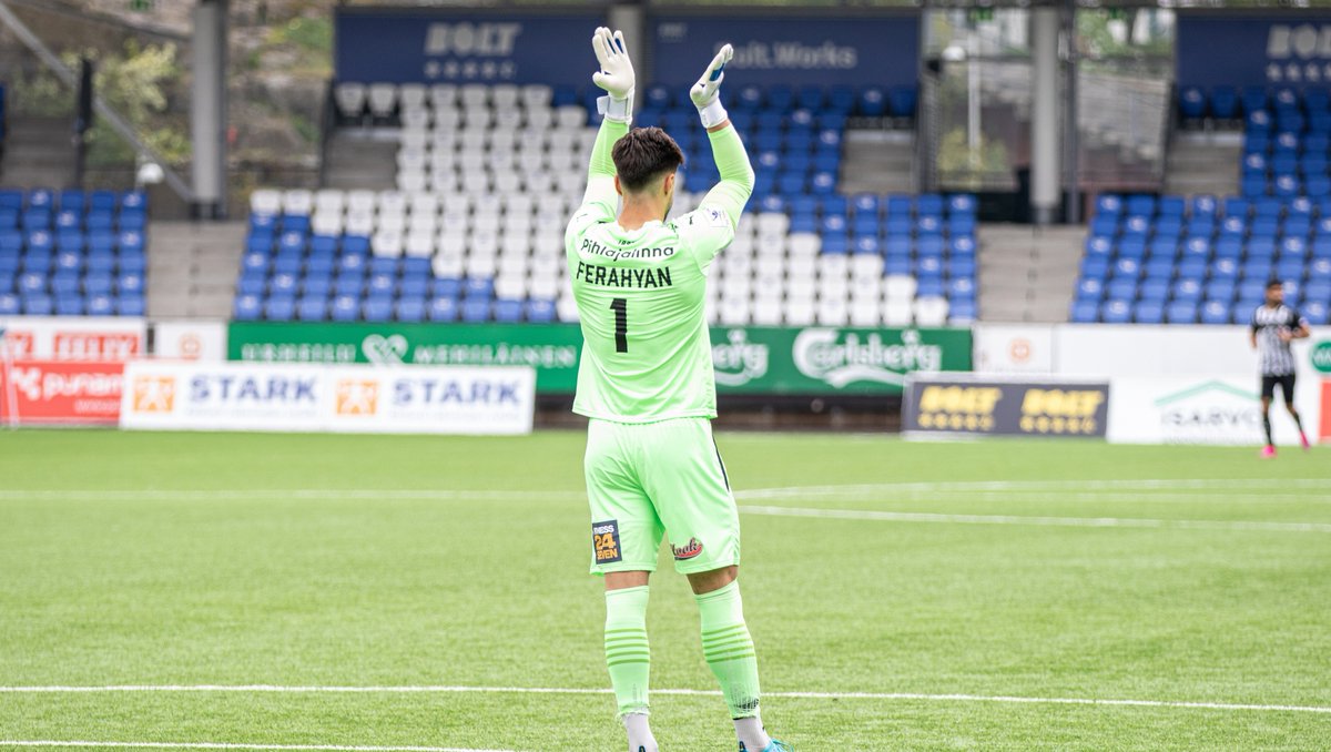 hifkfotboll1897's tweet photo. Eilen jälleen nollapelin pelannut Felix Ferahyan ei ole päästänyt vielä HIFK:ssa maalin maalia 🧱👏 Pelkästään "vasemmalla kädellä" tilasto ei kuitenkaan ole tullut, sillä torjuntoja otteluissa on kertynyt jo toista kymmentä kappaletta. Hyvä Felix 🔥

#HIFKfotboll #SuomenCup https://t.co/Q0neNCFd7Q