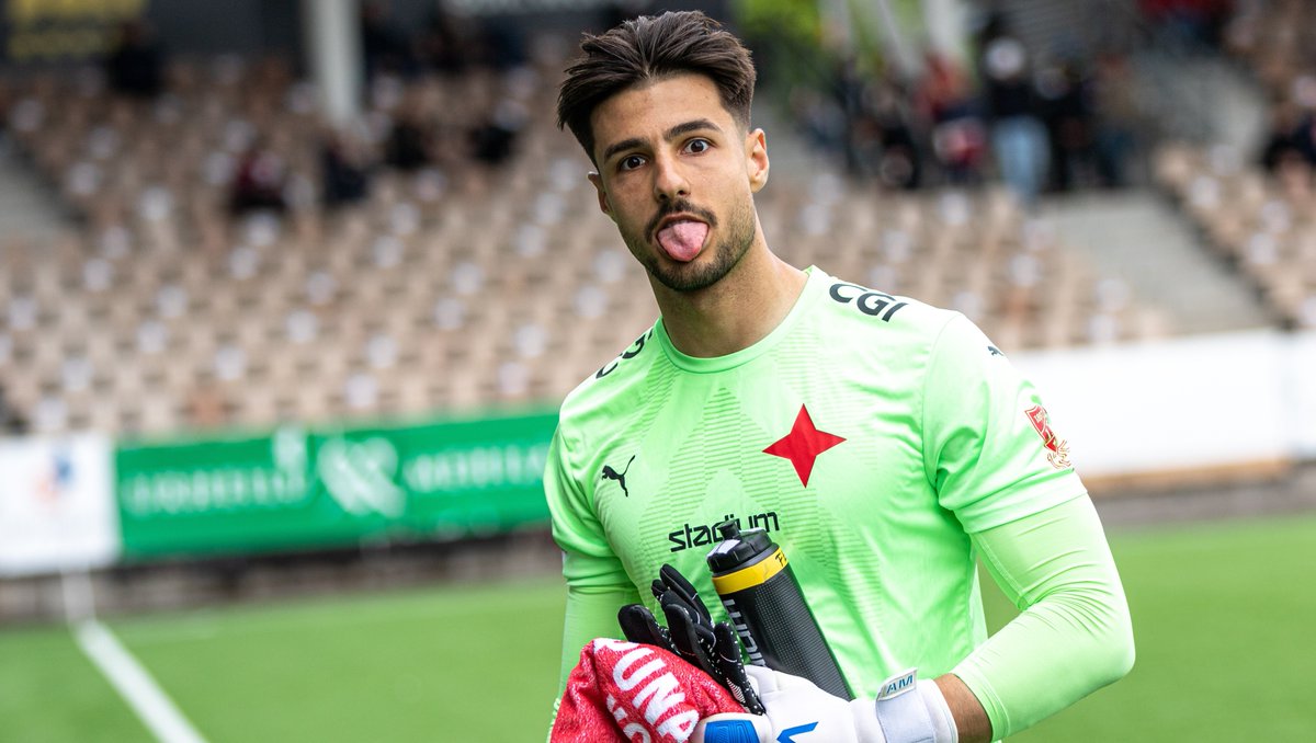 hifkfotboll1897's tweet photo. Eilen jälleen nollapelin pelannut Felix Ferahyan ei ole päästänyt vielä HIFK:ssa maalin maalia 🧱👏 Pelkästään "vasemmalla kädellä" tilasto ei kuitenkaan ole tullut, sillä torjuntoja otteluissa on kertynyt jo toista kymmentä kappaletta. Hyvä Felix 🔥

#HIFKfotboll #SuomenCup https://t.co/Q0neNCFd7Q