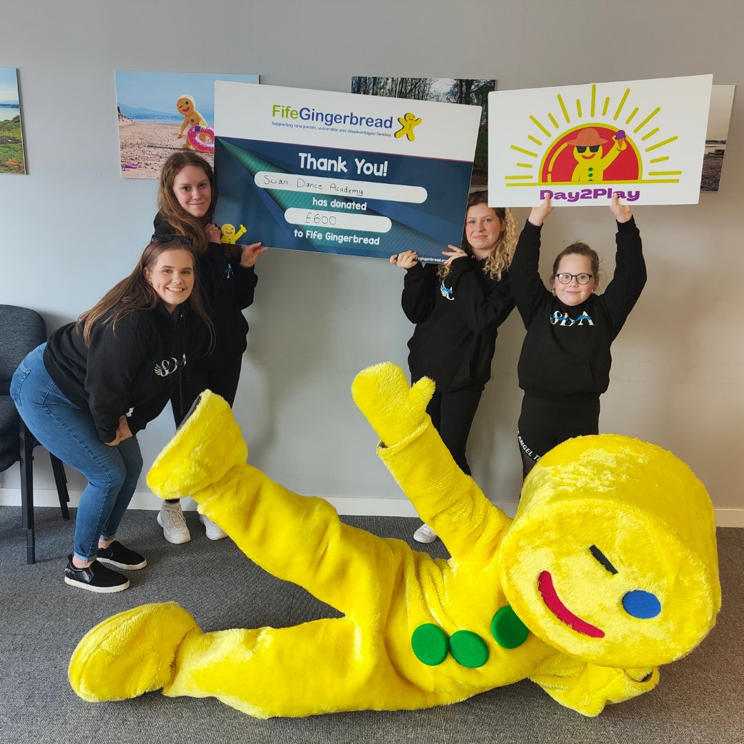 FifeGingerbread's tweet photo. The wonderful dancers from #SwanDanceAcademy dropped into see Gingey to hand over the cheque they raised through their dook last month. Do you think Gingey would benefit from some dance lessons ladies? 🕺💃
#donation #Day2Play #fundraising #keepdancing https://t.co/FYk3UYQlhU