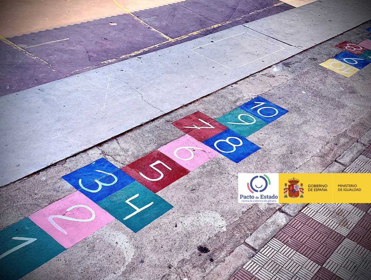 CEIP_JMVilla's tweet photo. Así de divertidos han quedado los patios de recreo, juegos coeducativos para el disfrute de nuestro alumnado...¿¿Jugamos?? @Malagaconvive @educacionenmlg https://t.co/XXopuKGtAJ