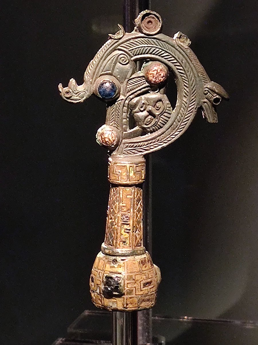 This beautiful Irish #crozier was found on #Helgö, a #Viking trading center. From ca 8th c, it might be the result of plunder. It's made of bronze, with enamel and coloured glass inlays.
The symbols depict Jonah trapped. A similar depiction can be seen on a crozier from Kerry.