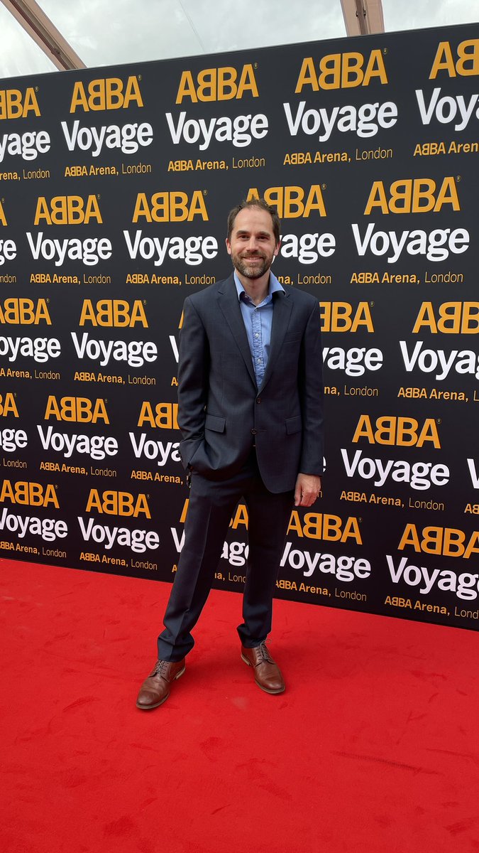 markmaker's tweet image. Was lucky to get to walk the red carpet at the #ABBAVoyage premiere last night! What a spectacular show 🤩