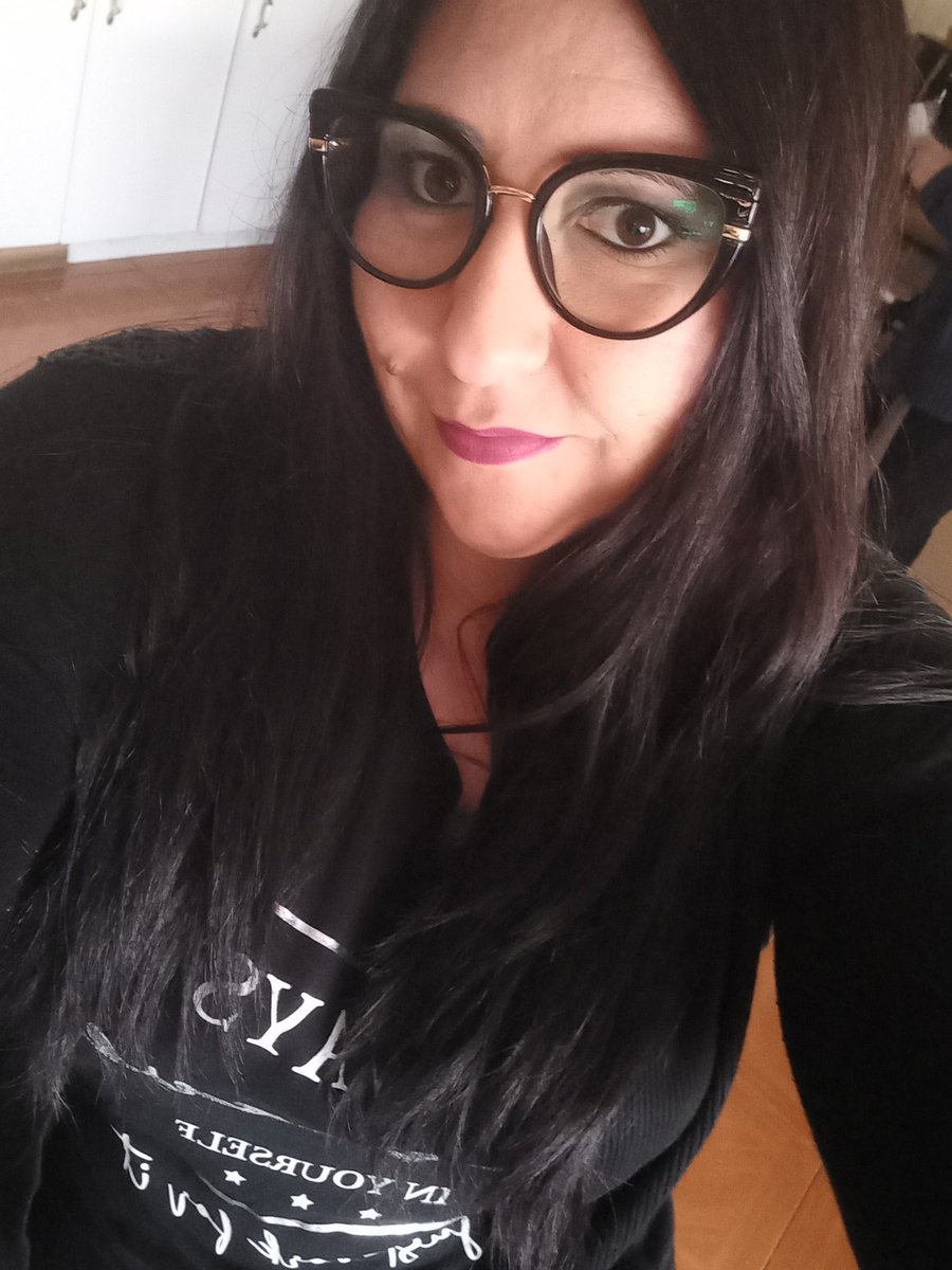 Bullanguera2019's tweet photo. Como no despertar con este animo si ya me inyectó de energia don @simonoliveros y como cada viernes es mi cabala para que mi gloriosa gane este fin de semana, salir en pantalla en @amanececonmega #MegaAmanece Cariños y una fotito 😘🥰😍🤗 https://t.co/3y5fP0sNlq